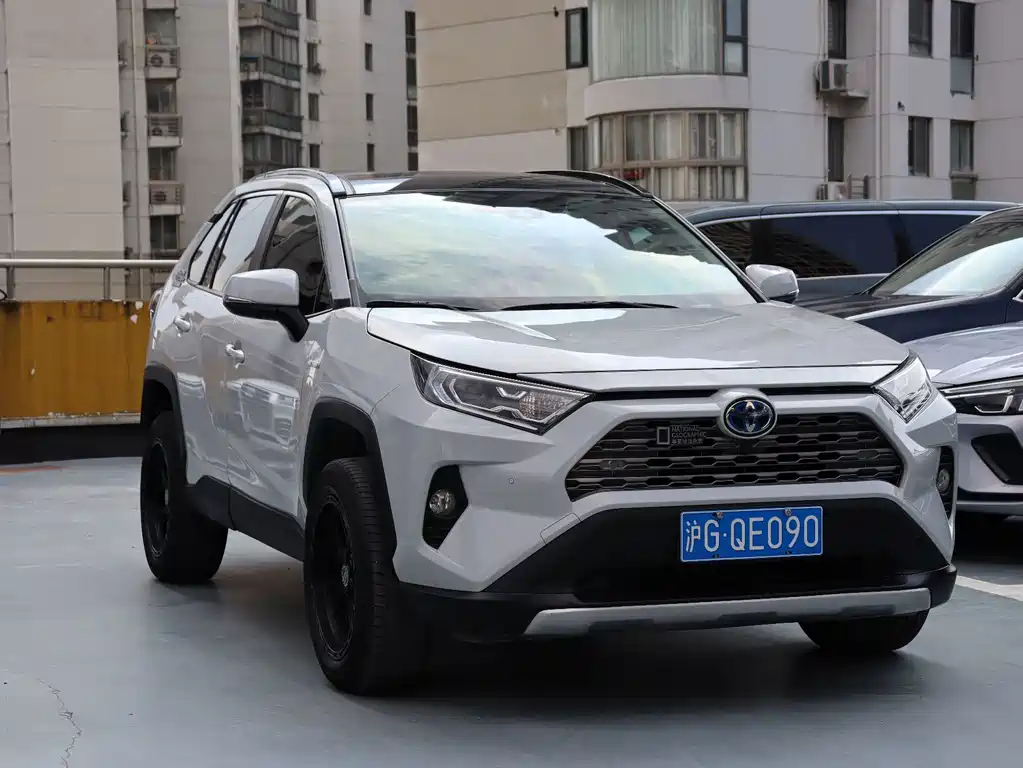 Toyota RAV4 — фото 3