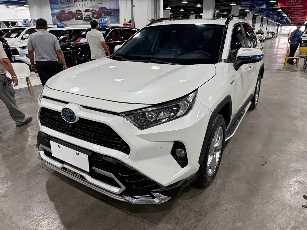 Toyota RAV4 — фото 2