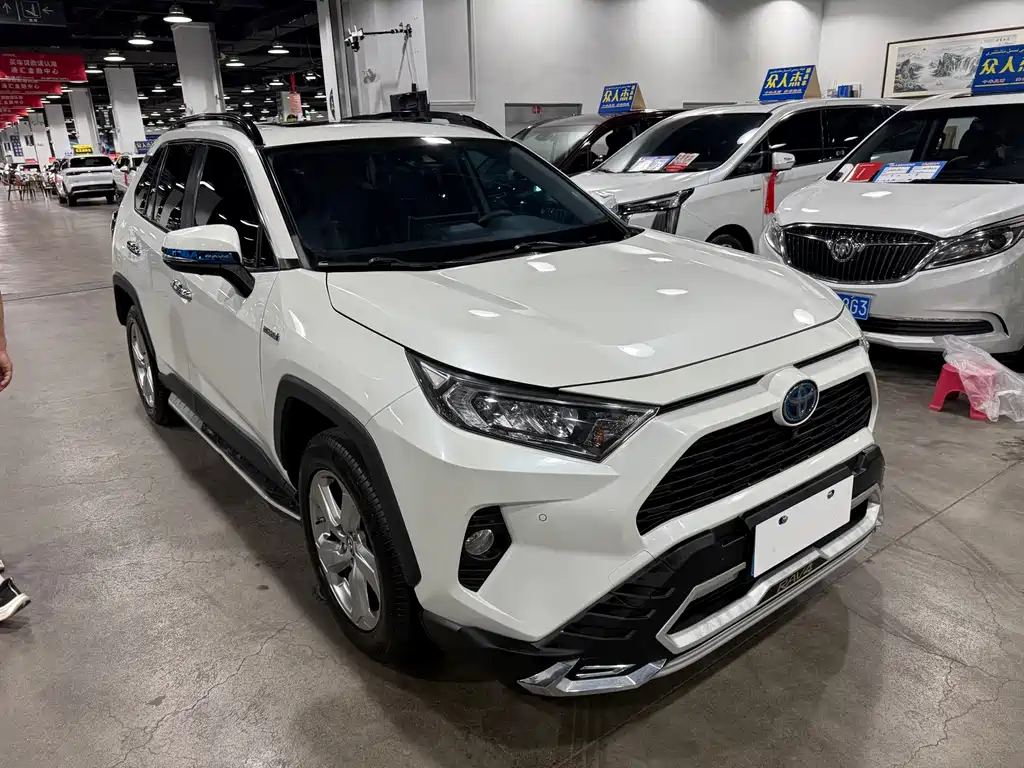 Toyota RAV4 — фото 3