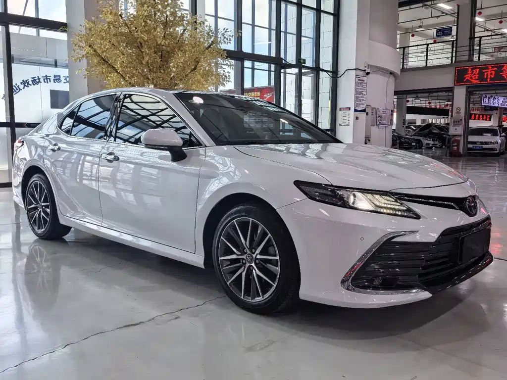 Toyota Camry — фото 3