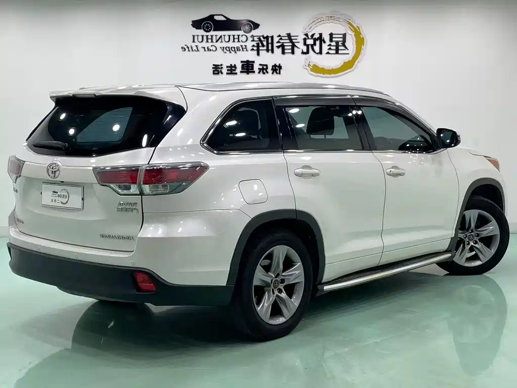 Toyota Highlander — фото 9