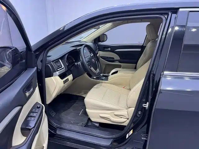 Toyota Highlander — фото 13
