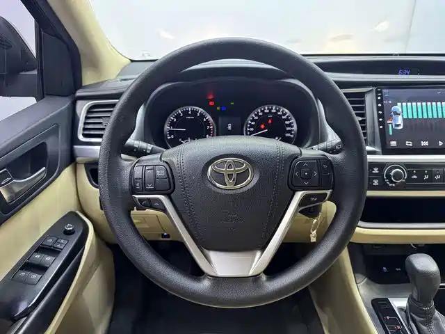 Toyota Highlander — фото 15