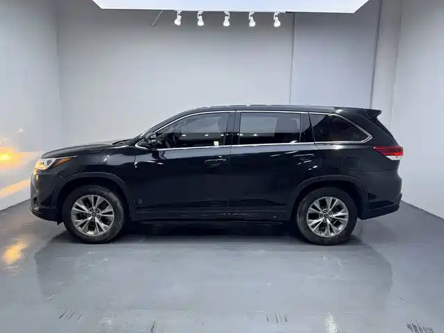 Toyota Highlander — фото 7