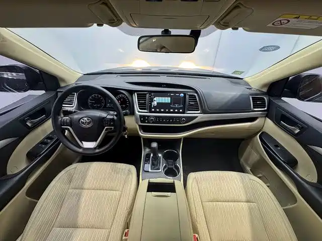 Toyota Highlander — фото 10