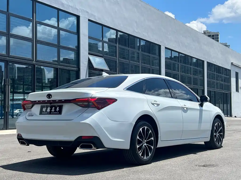 Toyota Avalon — фото 10