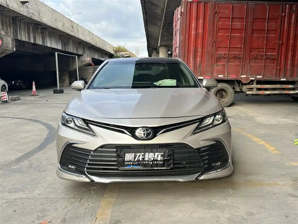 Toyota Camry — фото 2
