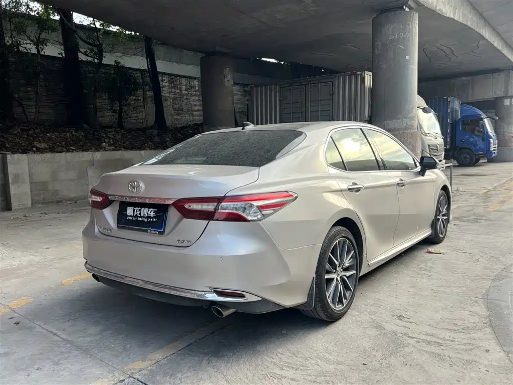 Toyota Camry — фото 9