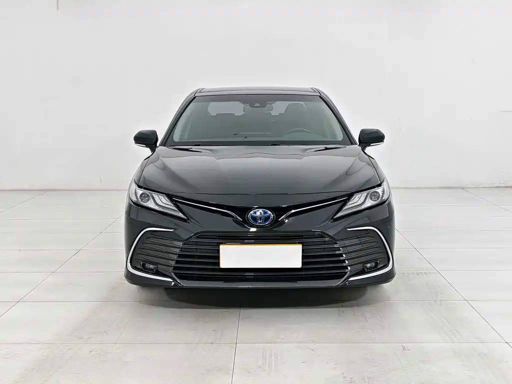 Toyota Camry — фото 2