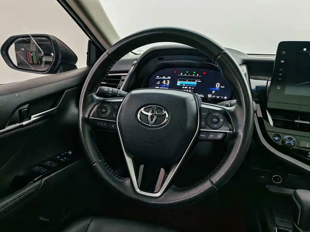 Toyota Camry — фото 13