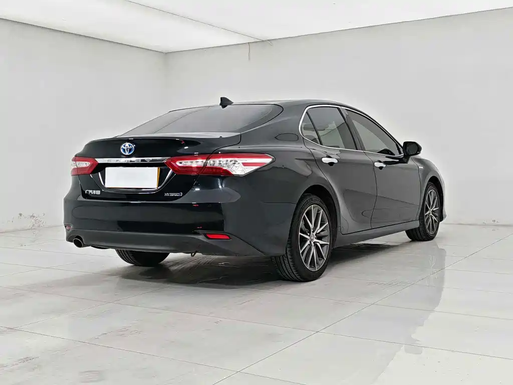 Toyota Camry — фото 4