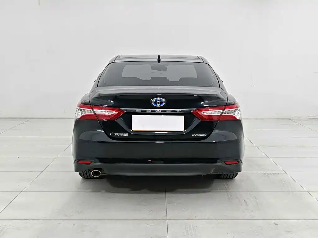 Toyota Camry — фото 5