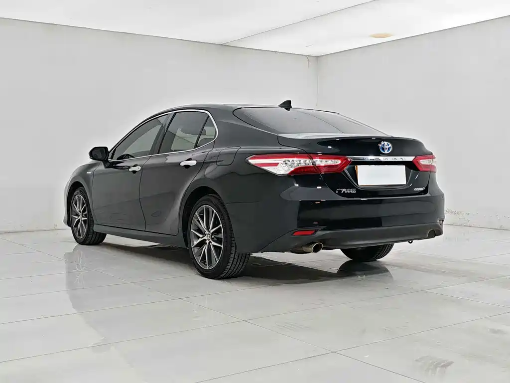 Toyota Camry — фото 6