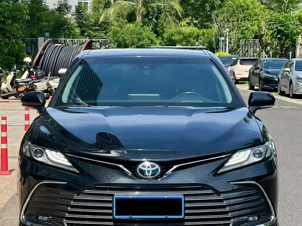 Toyota Camry — фото 2