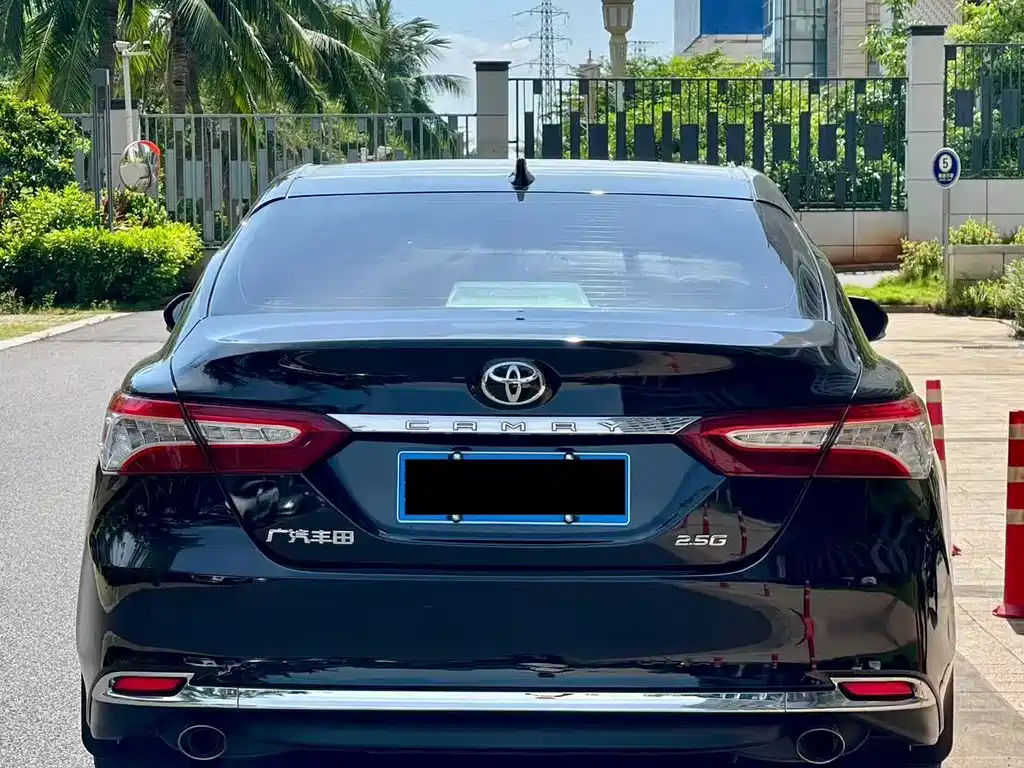 Toyota Camry — фото 8