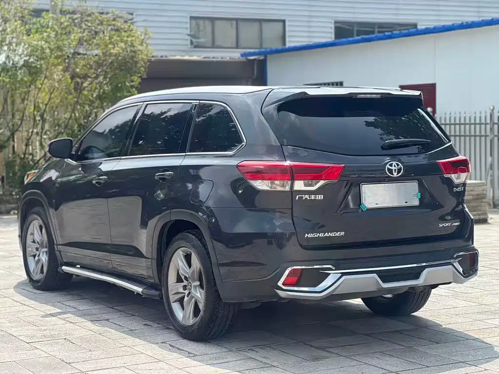 Toyota Highlander — фото 8