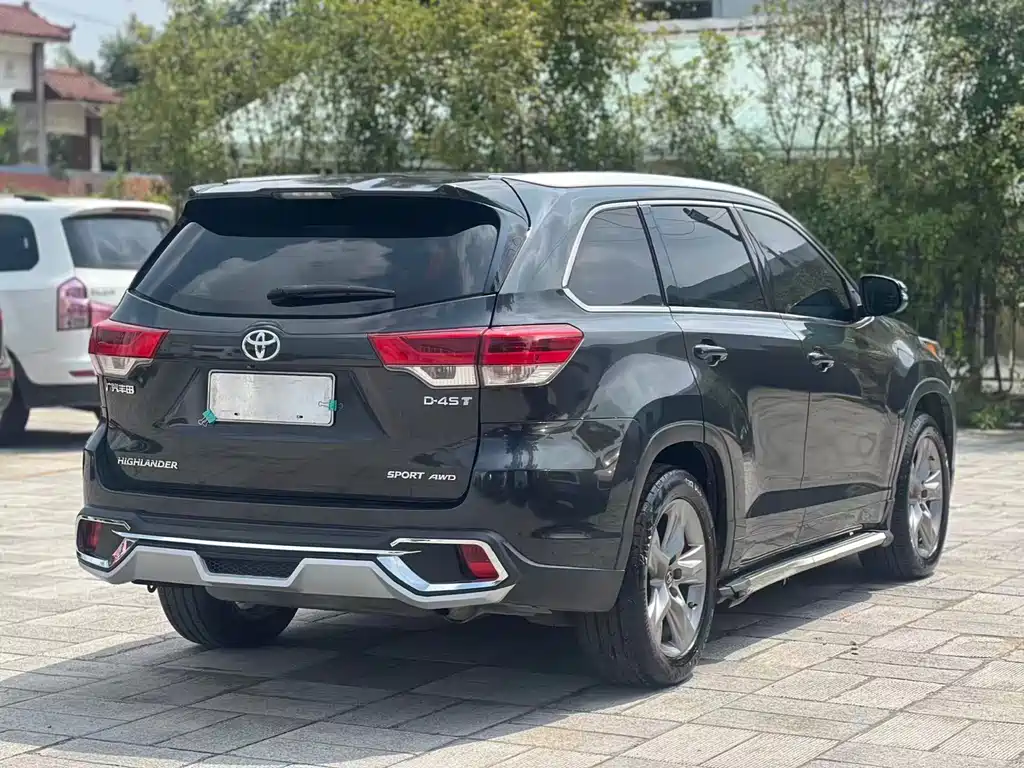 Toyota Highlander — фото 10