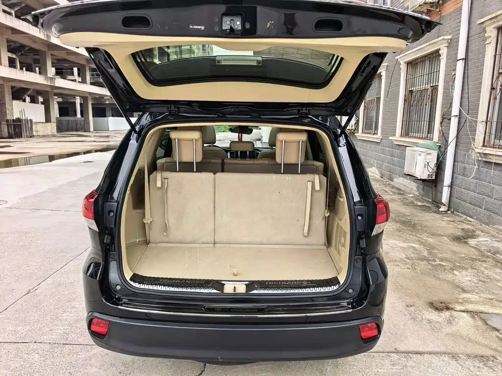 Toyota Highlander — фото 14