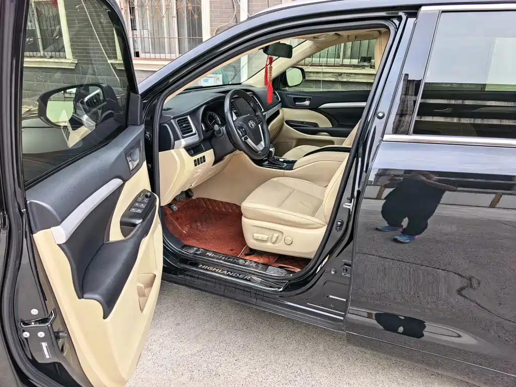 Toyota Highlander — фото 4