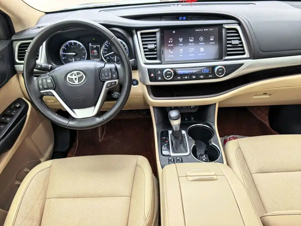 Toyota Highlander — фото 9