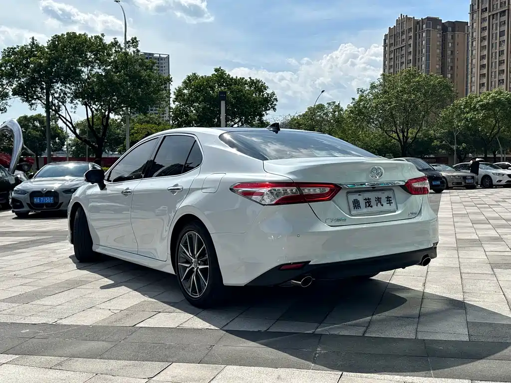 Toyota Camry — фото 6