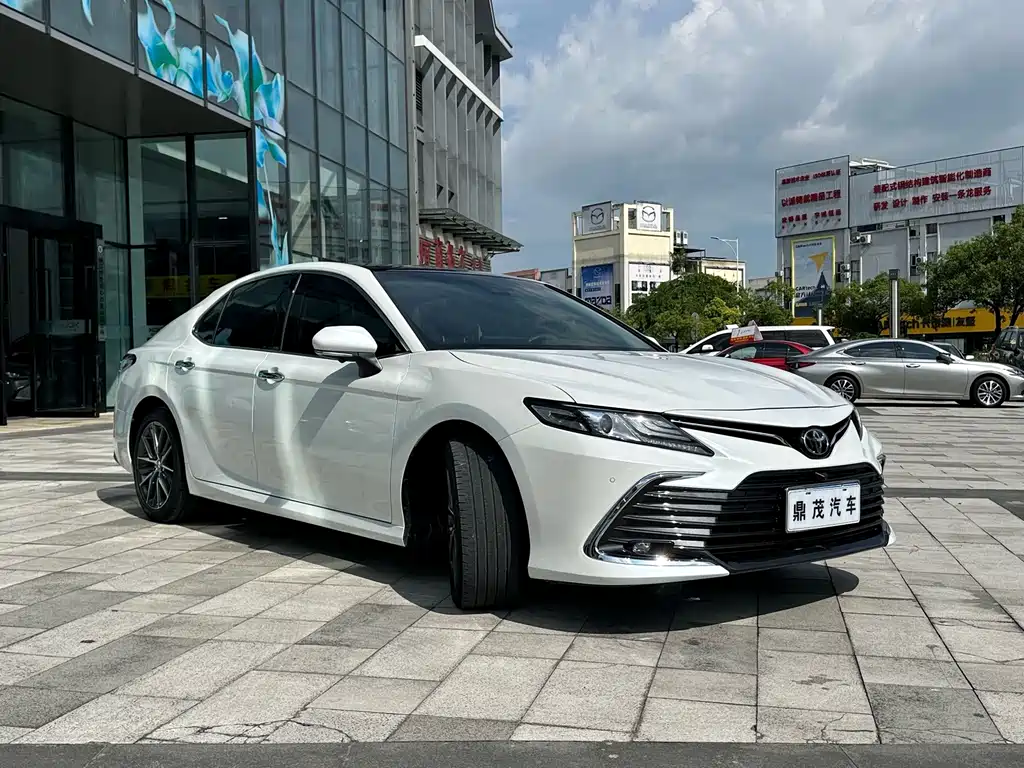 Toyota Camry — фото 8