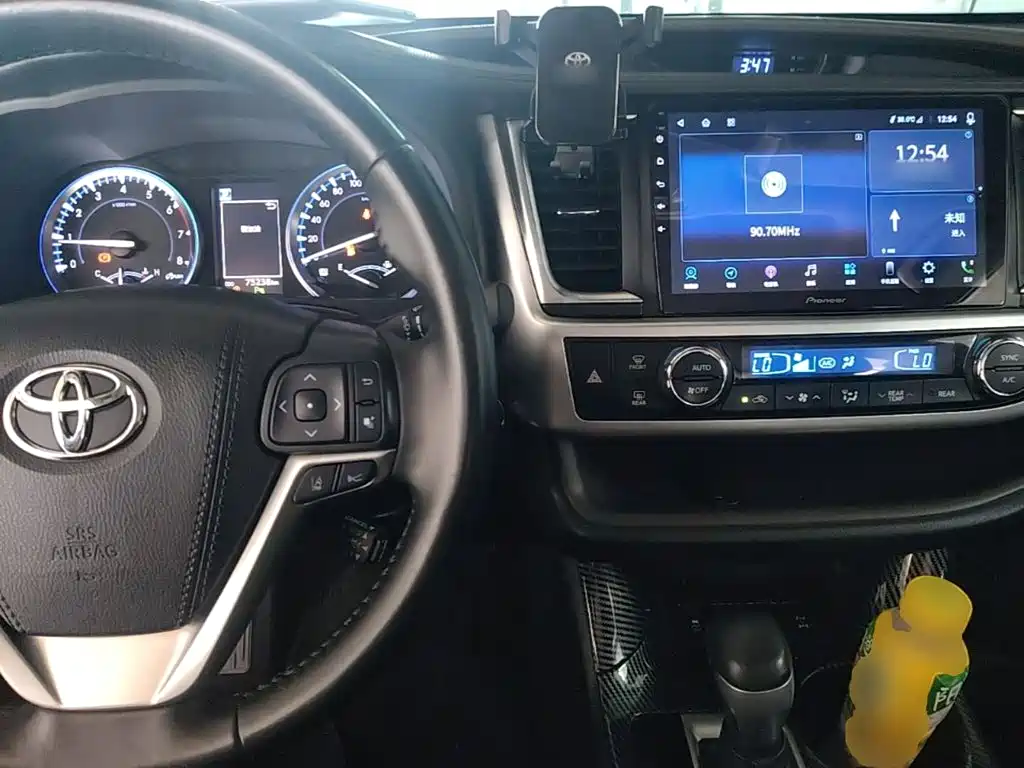 Toyota Highlander — фото 10
