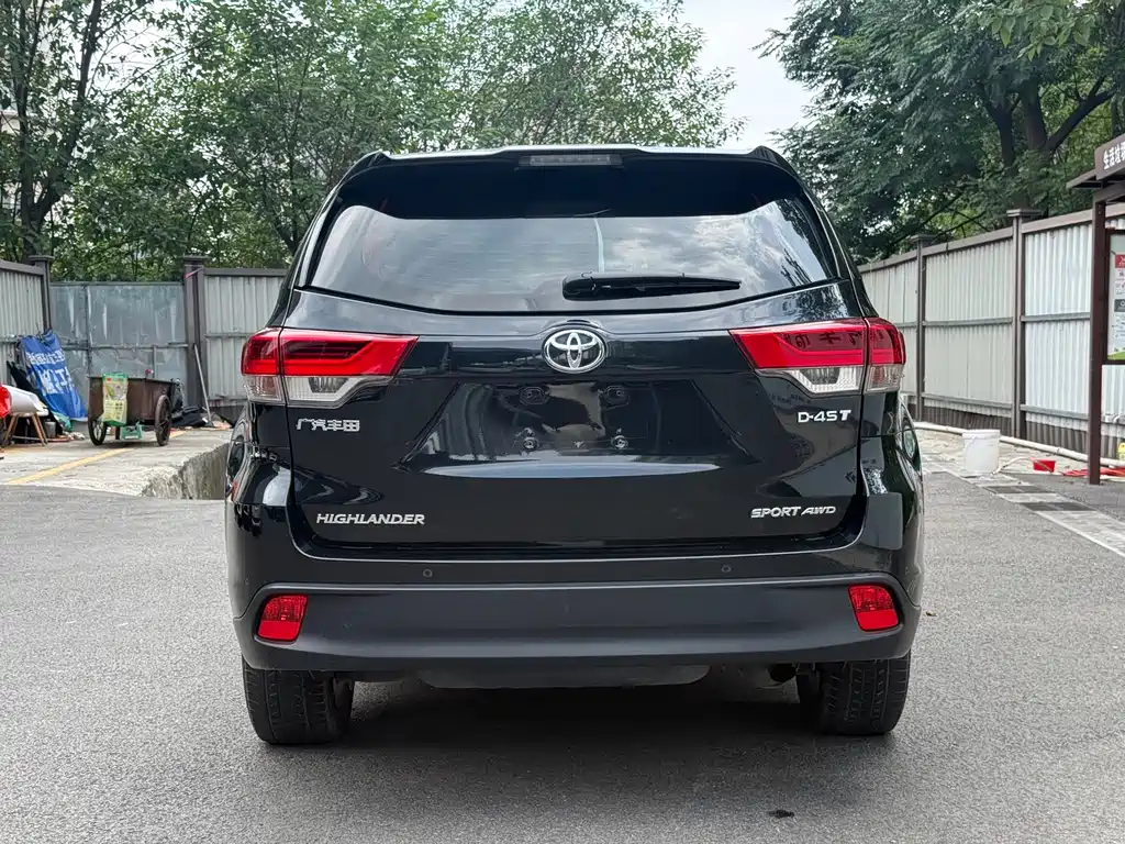 Toyota Highlander — фото 4