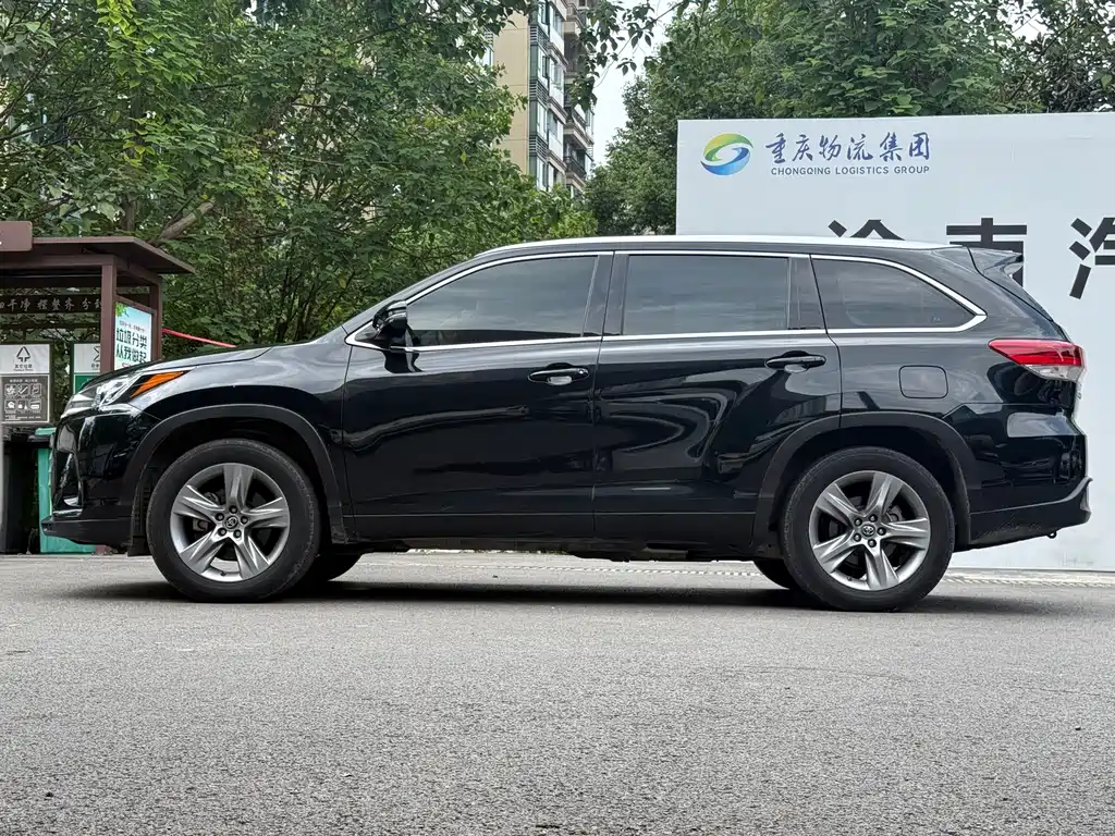 Toyota Highlander — фото 6