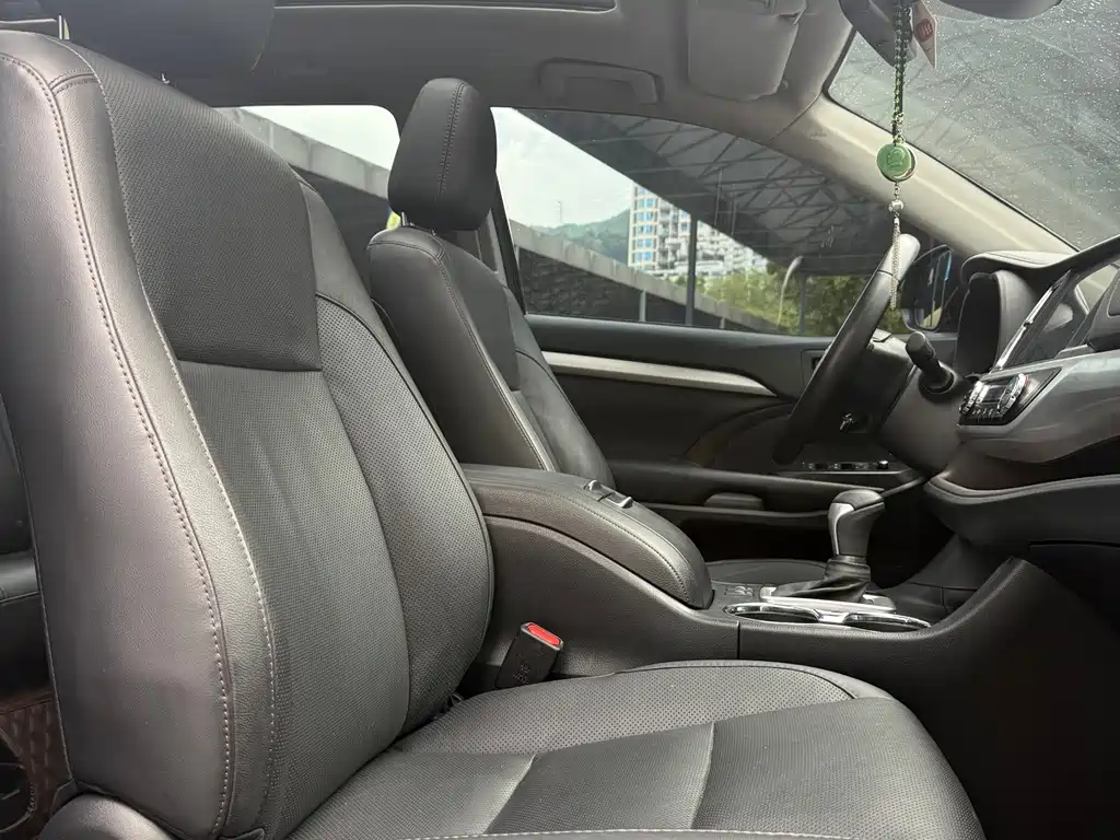 Toyota Highlander — фото 10