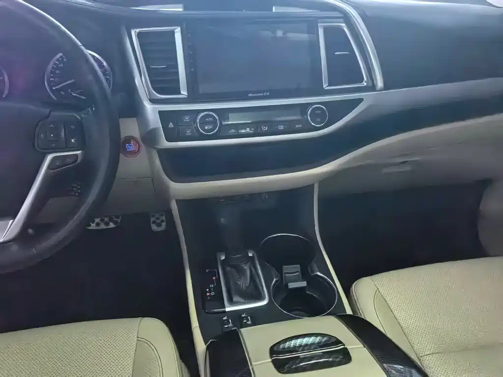 Toyota Highlander — фото 15