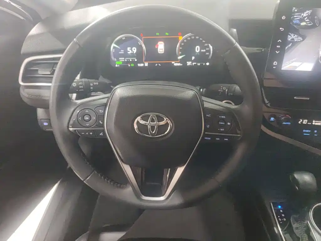 Toyota Camry — фото 14