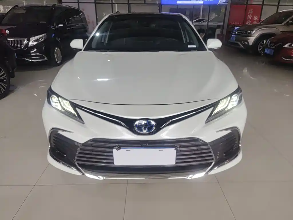 Toyota Camry — фото 3