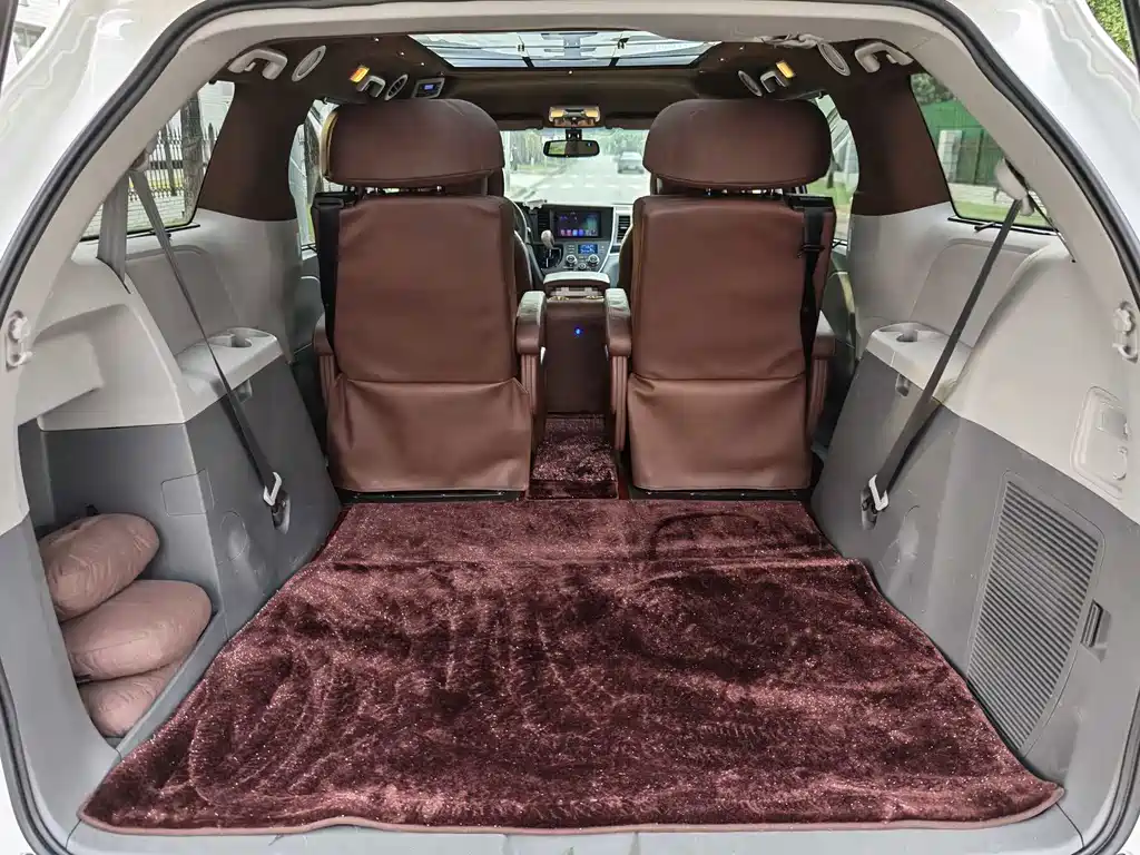 Toyota Sienna — фото 7