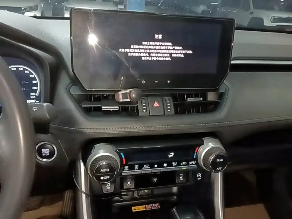 Toyota RAV4 — фото 13