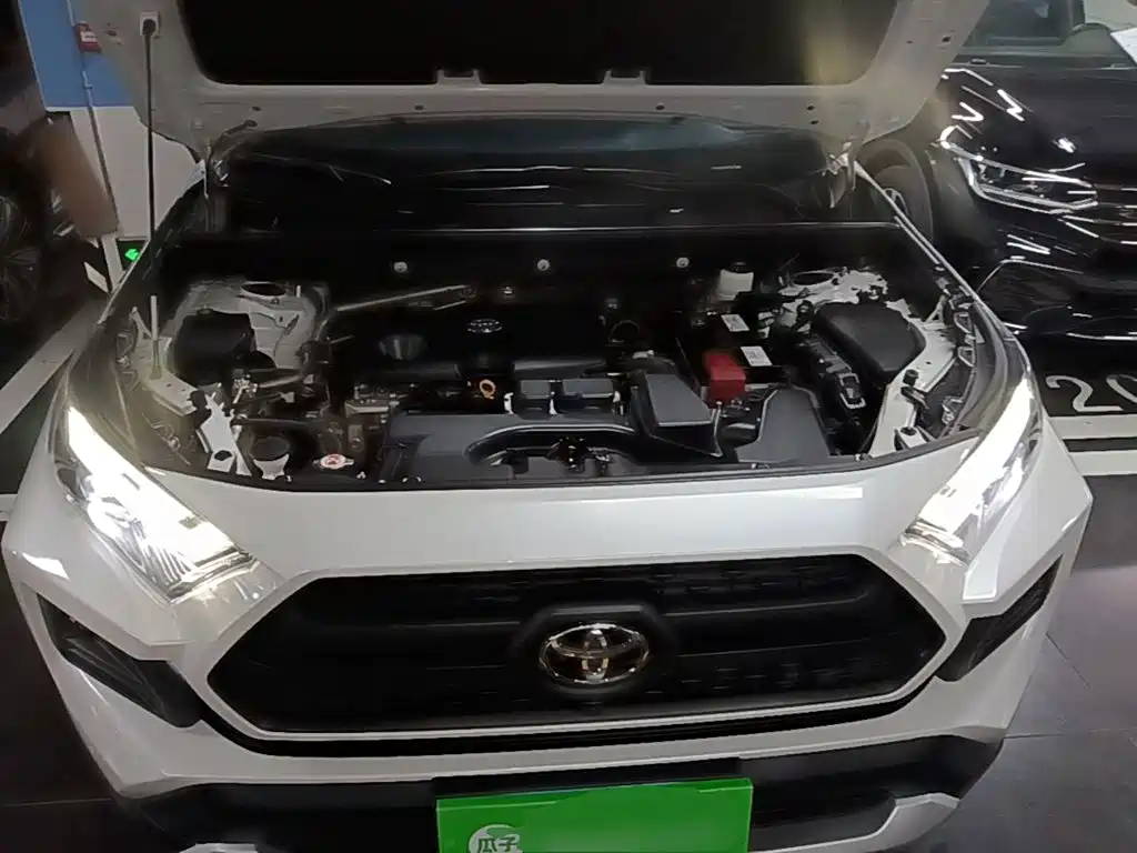Toyota RAV4 — фото 20