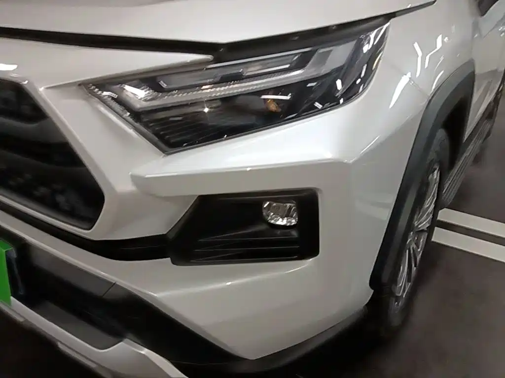 Toyota RAV4 — фото 24