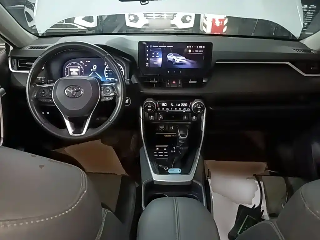 Toyota RAV4 — фото 10