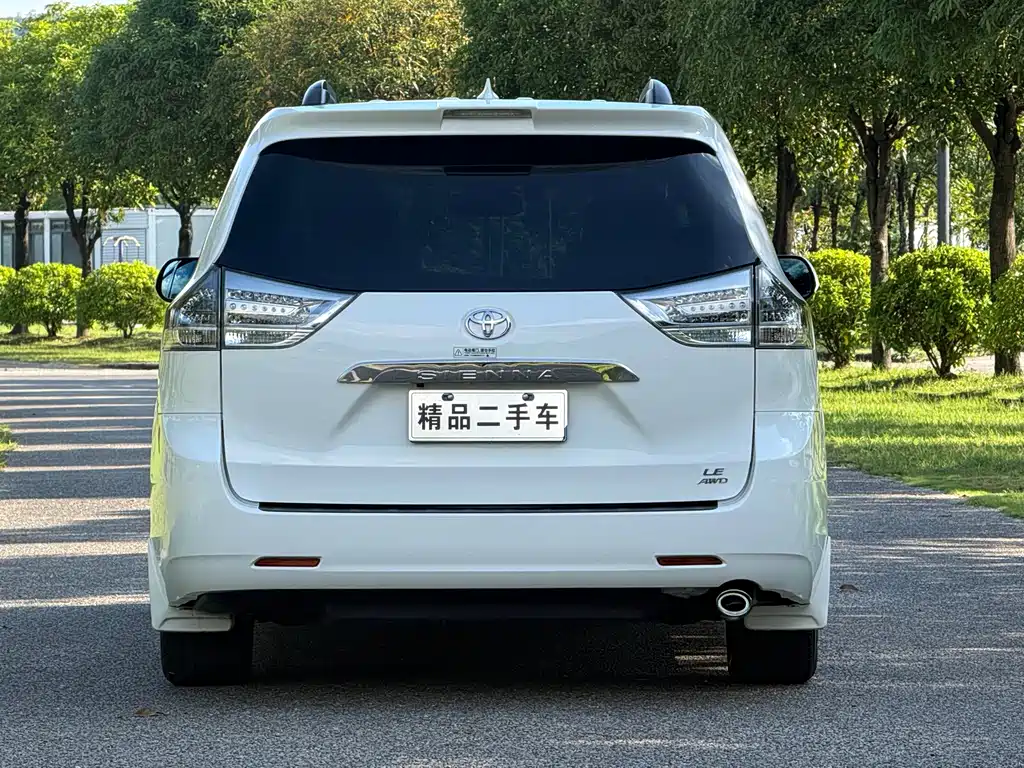 Toyota Sienna — фото 6