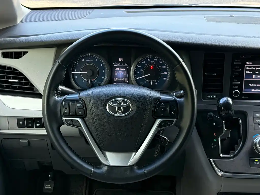 Toyota Sienna — фото 10