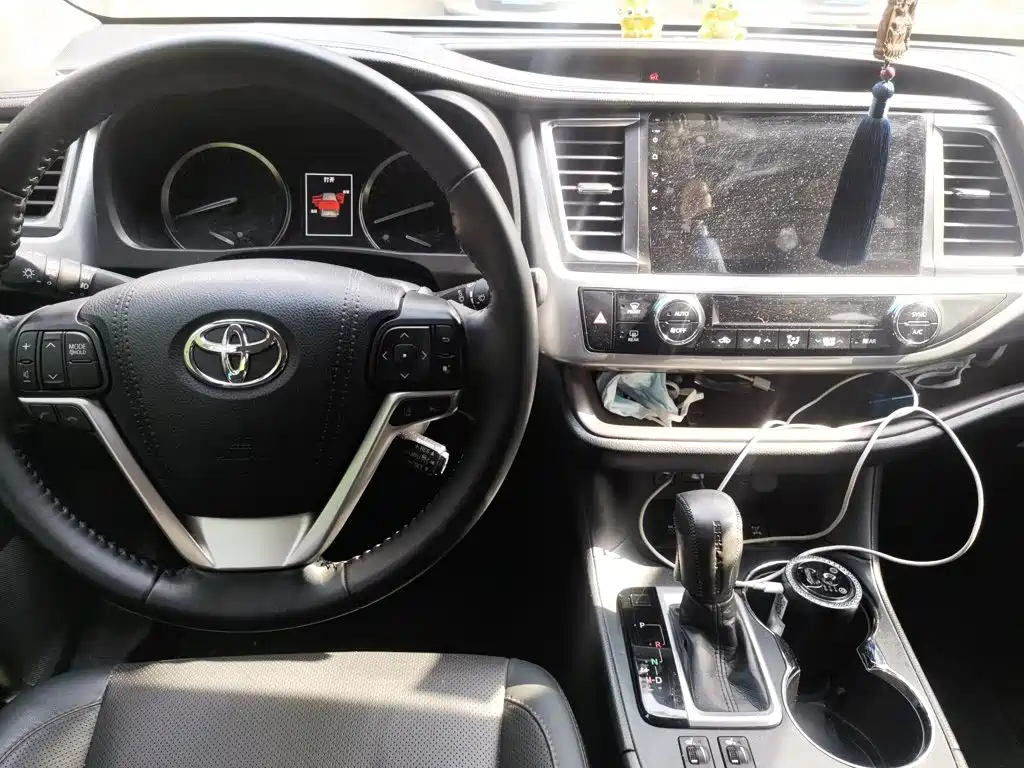 Toyota Highlander — фото 13