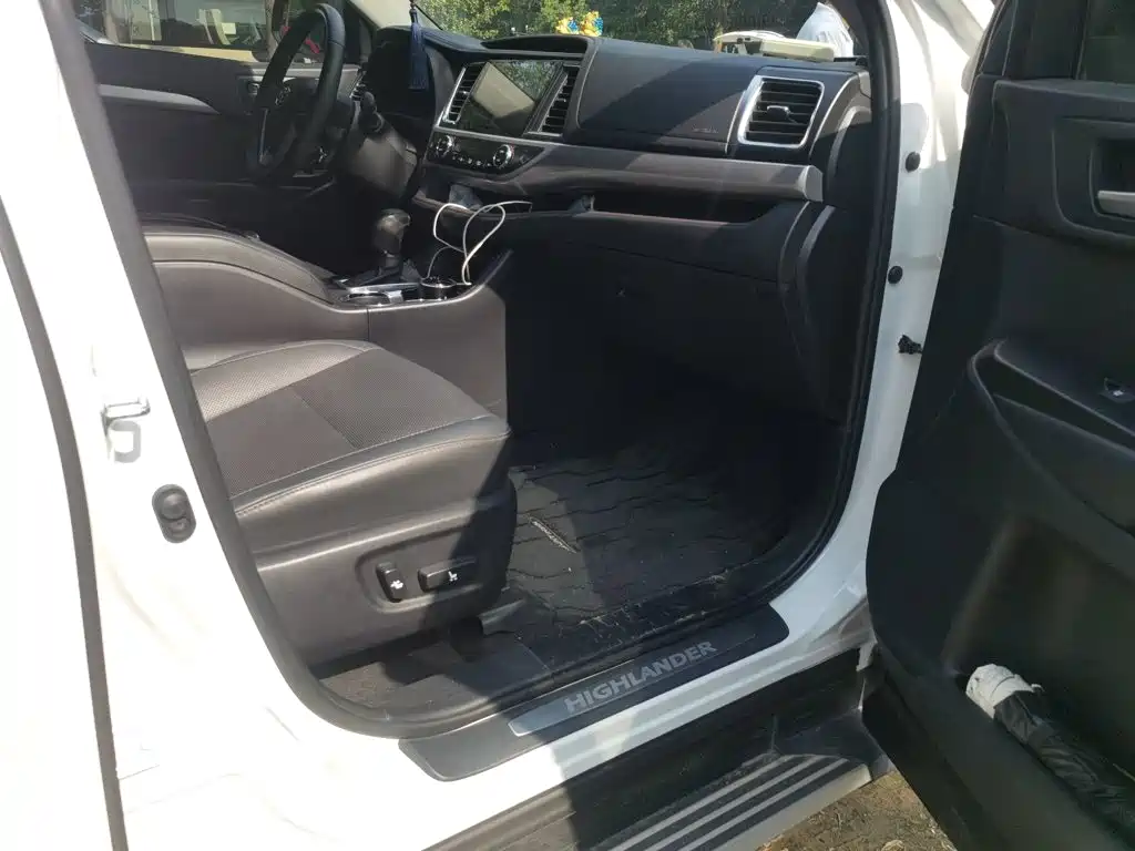 Toyota Highlander — фото 20