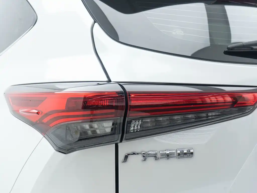 Toyota Highlander — фото 19