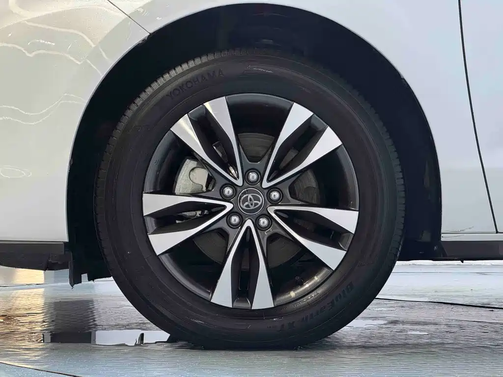 Toyota Granvia — фото 16