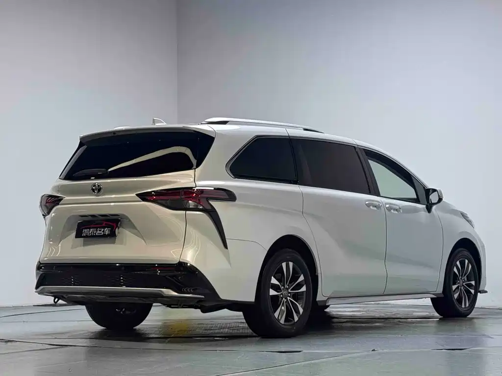 Toyota Granvia — фото 17