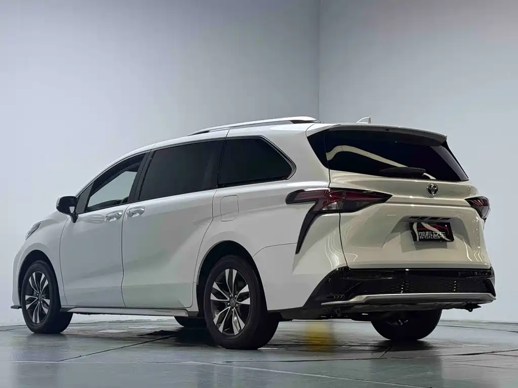Toyota Granvia — фото 19
