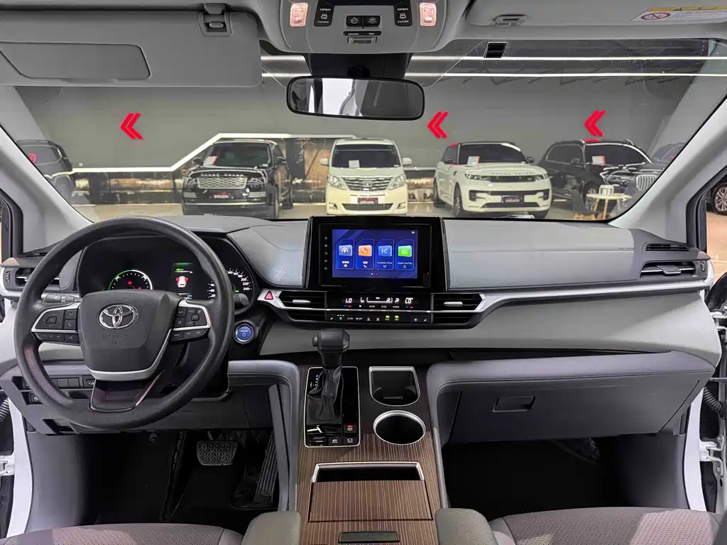 Toyota Granvia — фото 10