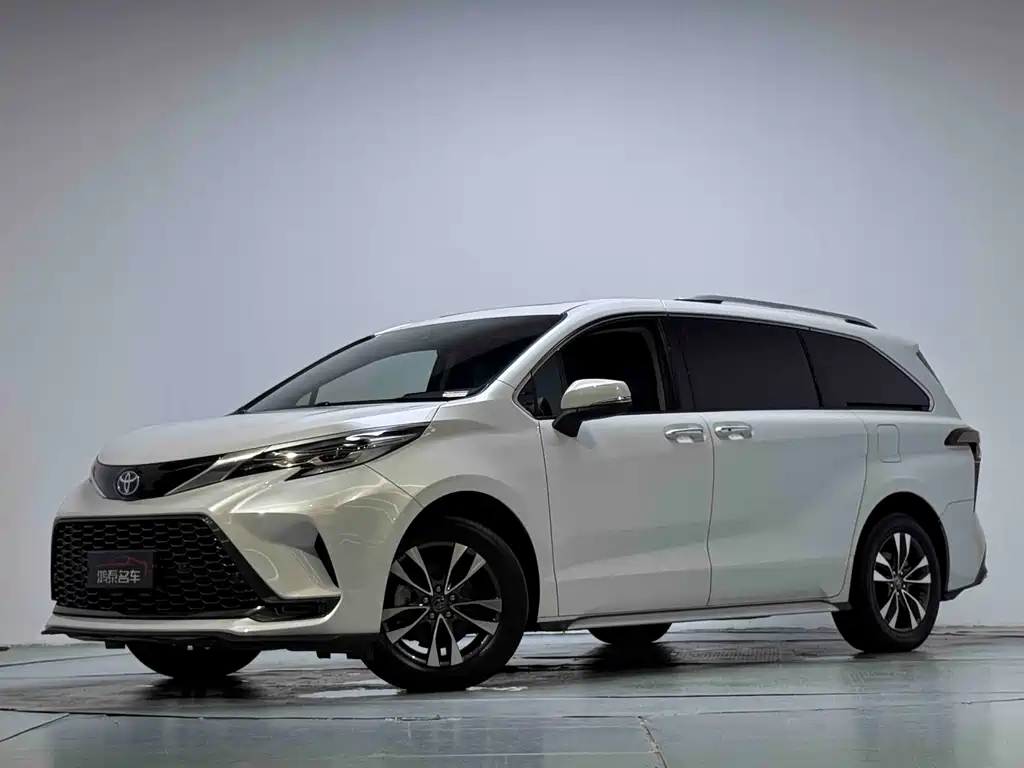 Toyota Granvia — фото 1