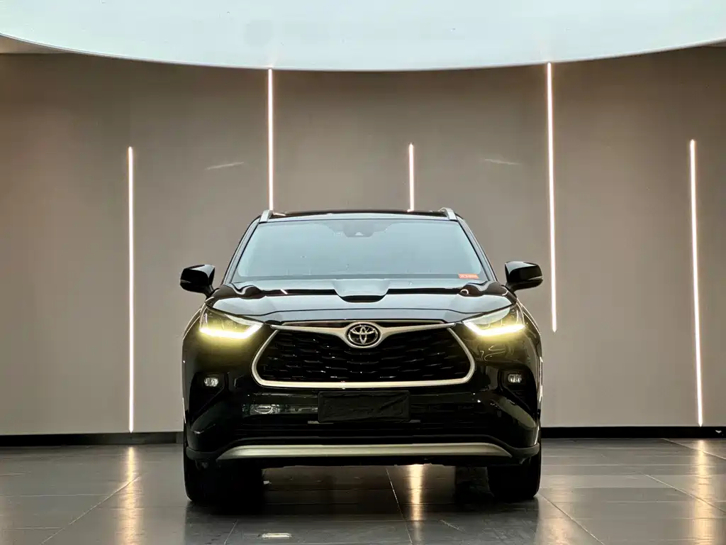 Toyota Highlander — фото 2