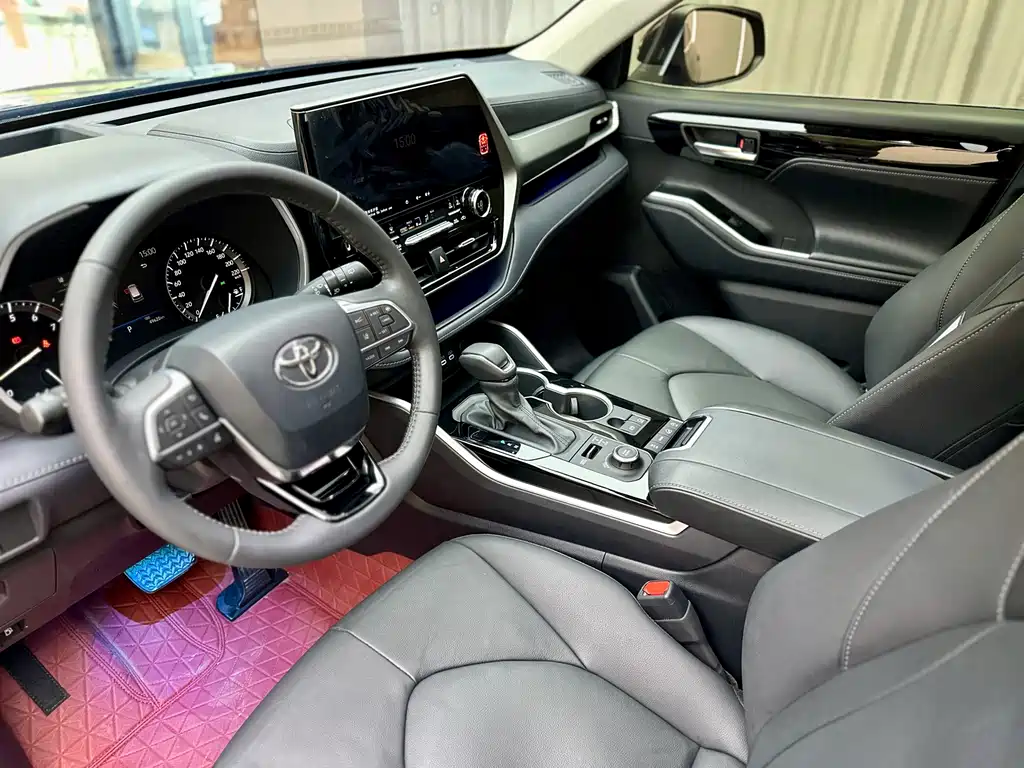 Toyota Highlander — фото 4
